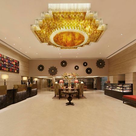 Grand Mercure Vadodara Surya Palace Bagian luar foto