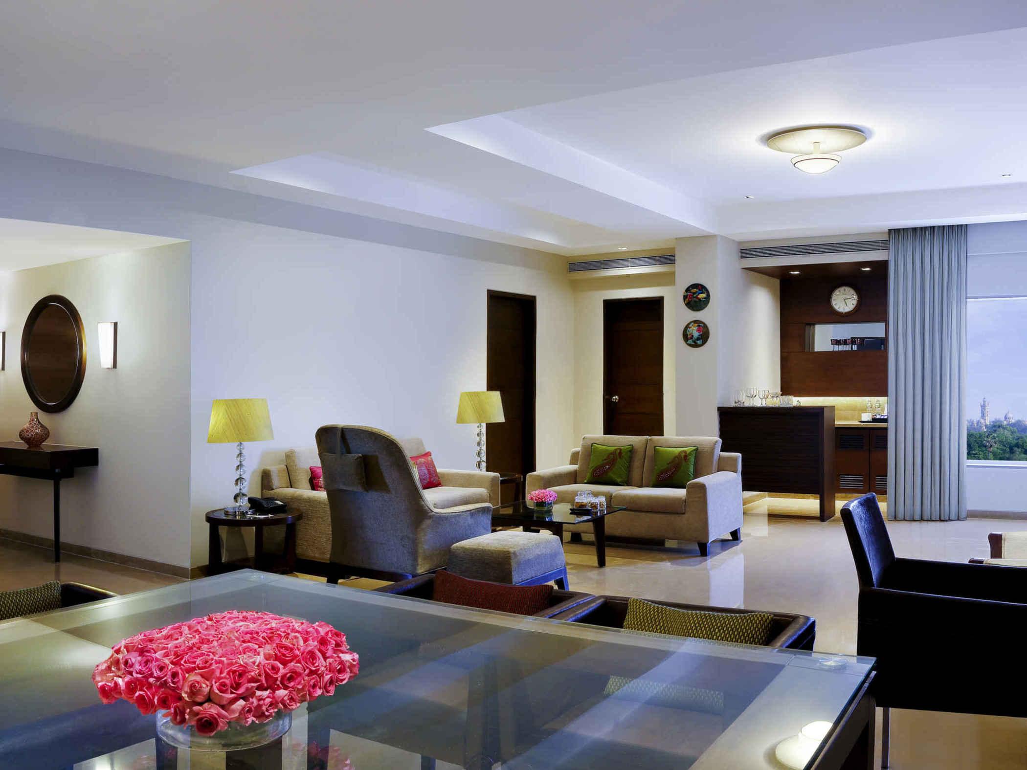 Grand Mercure Vadodara Surya Palace Bagian luar foto