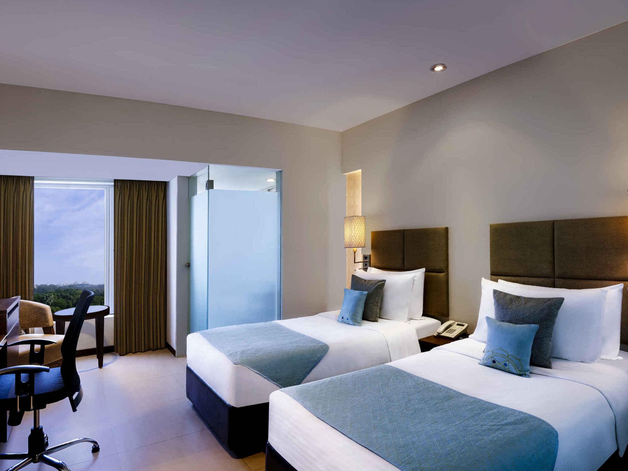 Grand Mercure Vadodara Surya Palace Bagian luar foto