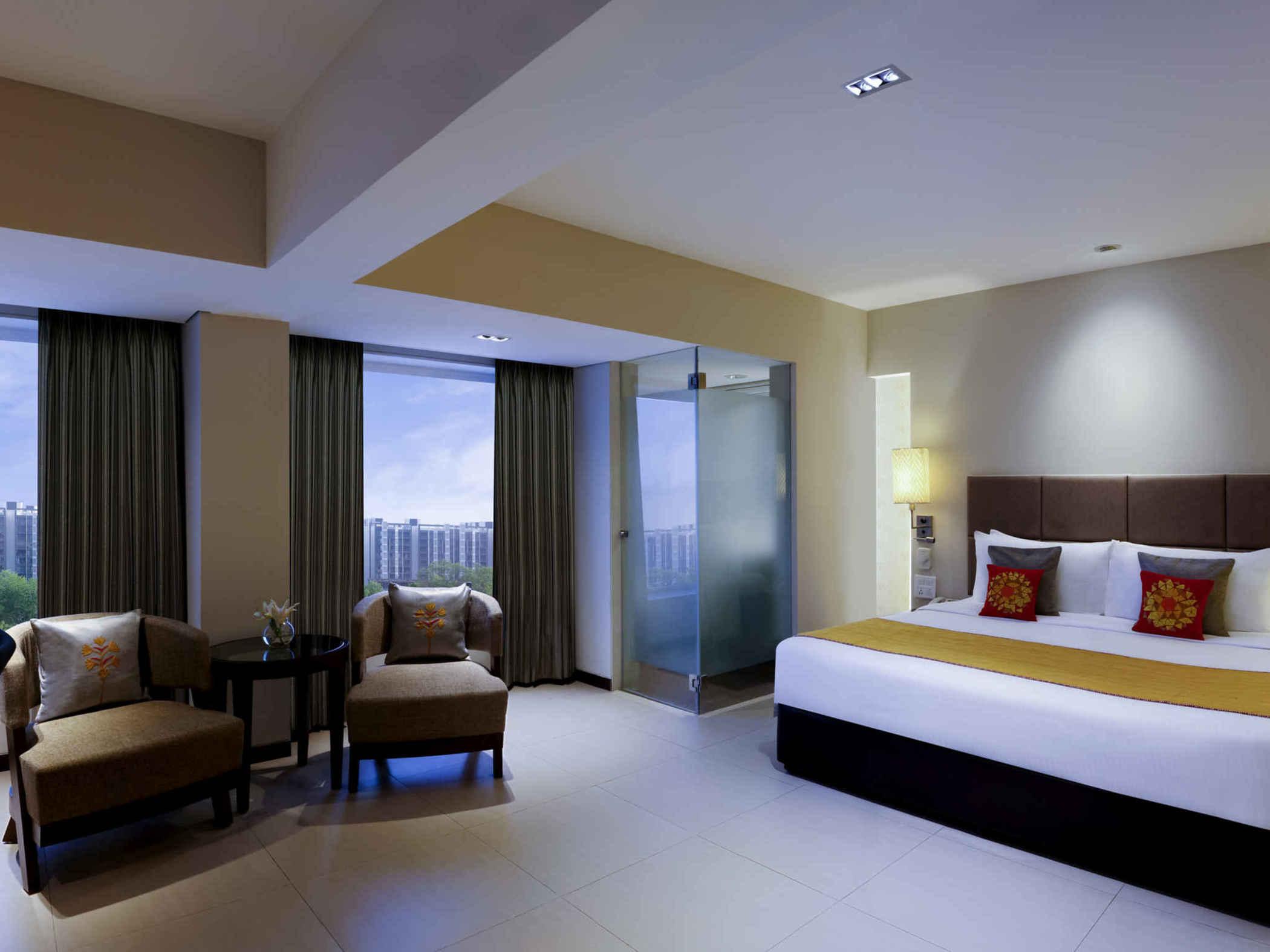 Grand Mercure Vadodara Surya Palace Bagian luar foto