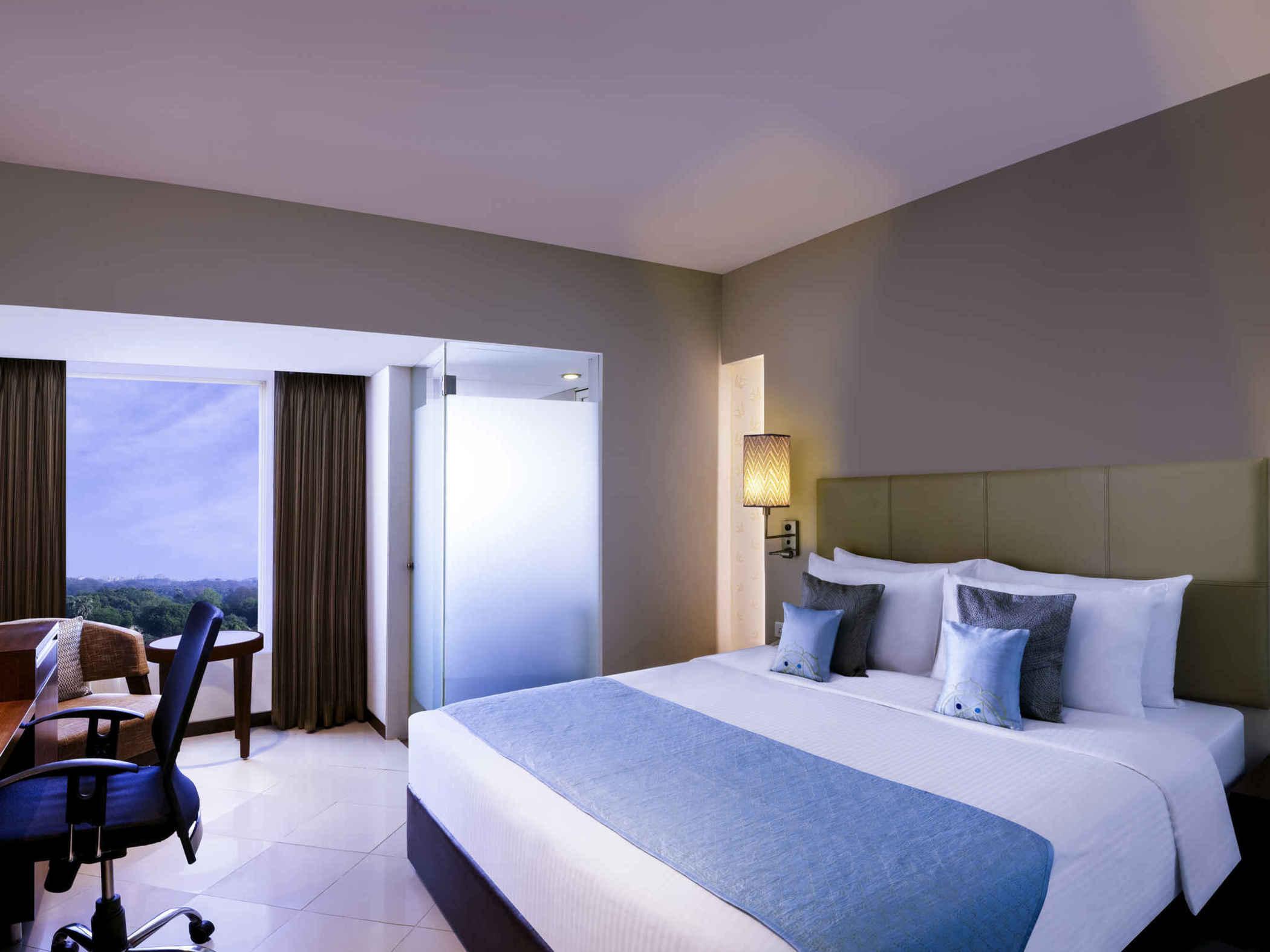 Grand Mercure Vadodara Surya Palace Bagian luar foto