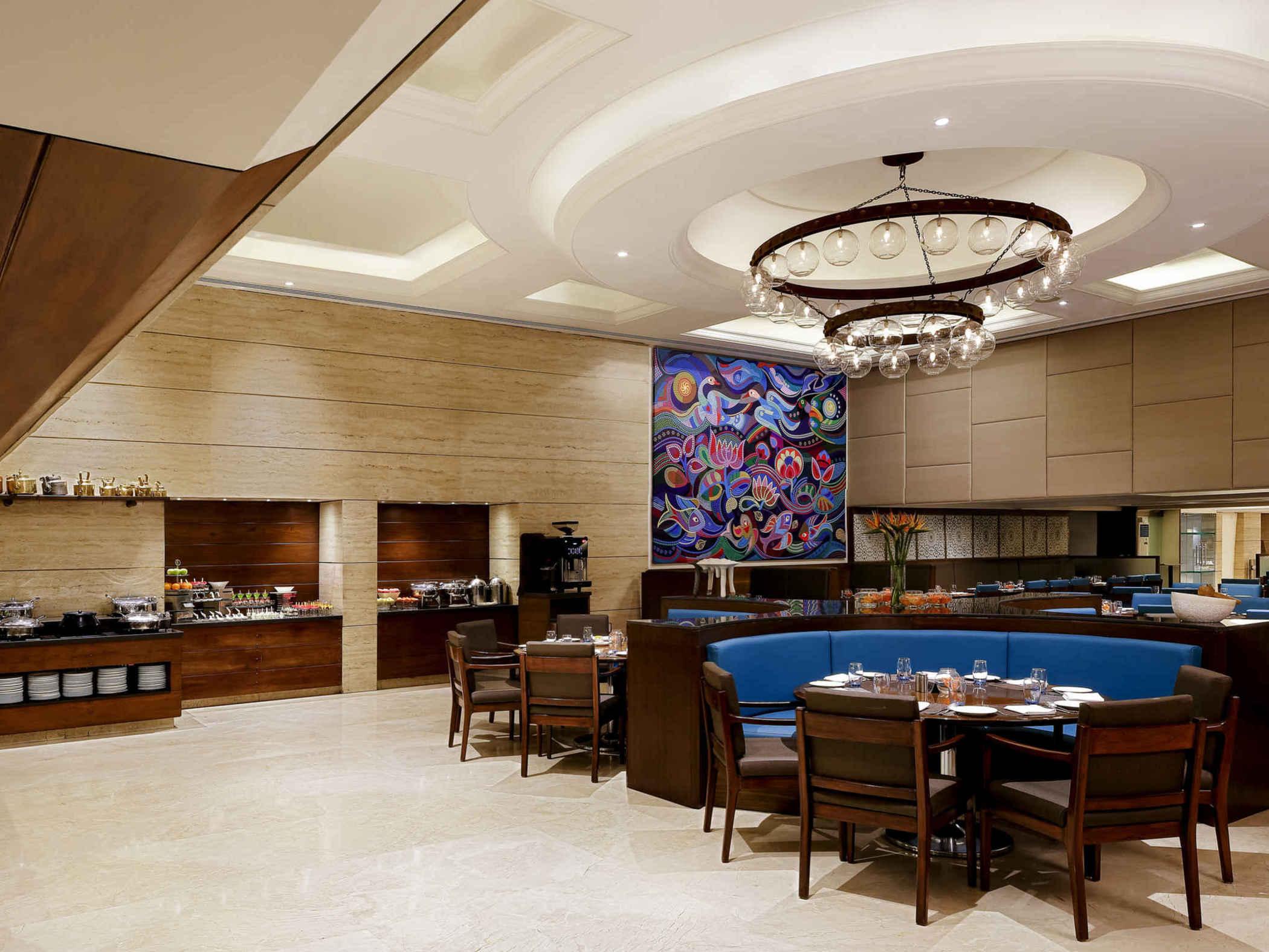 Grand Mercure Vadodara Surya Palace Bagian luar foto