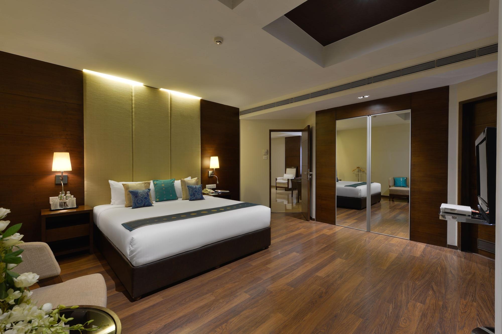 Grand Mercure Vadodara Surya Palace Bagian luar foto