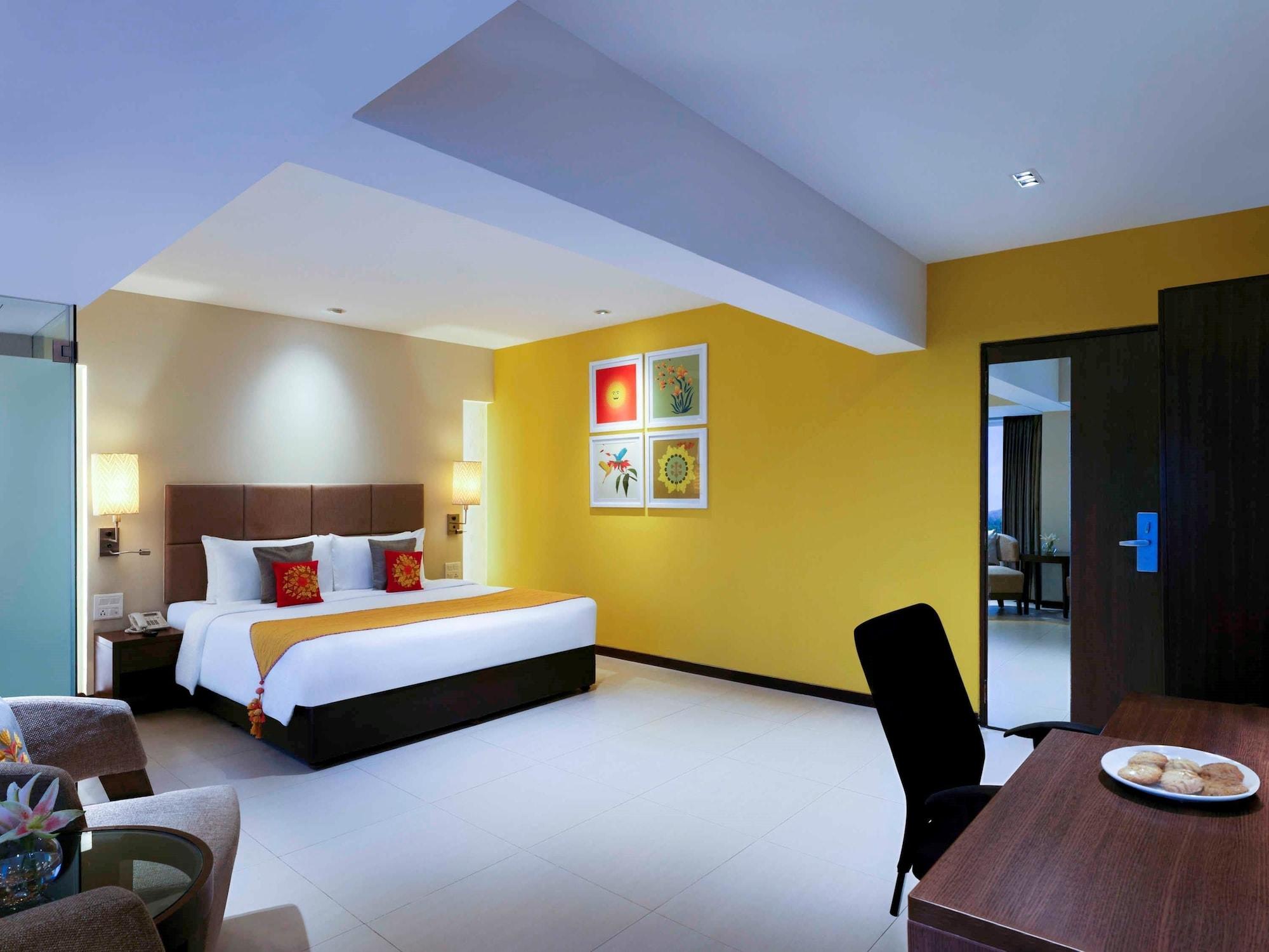 Grand Mercure Vadodara Surya Palace Bagian luar foto
