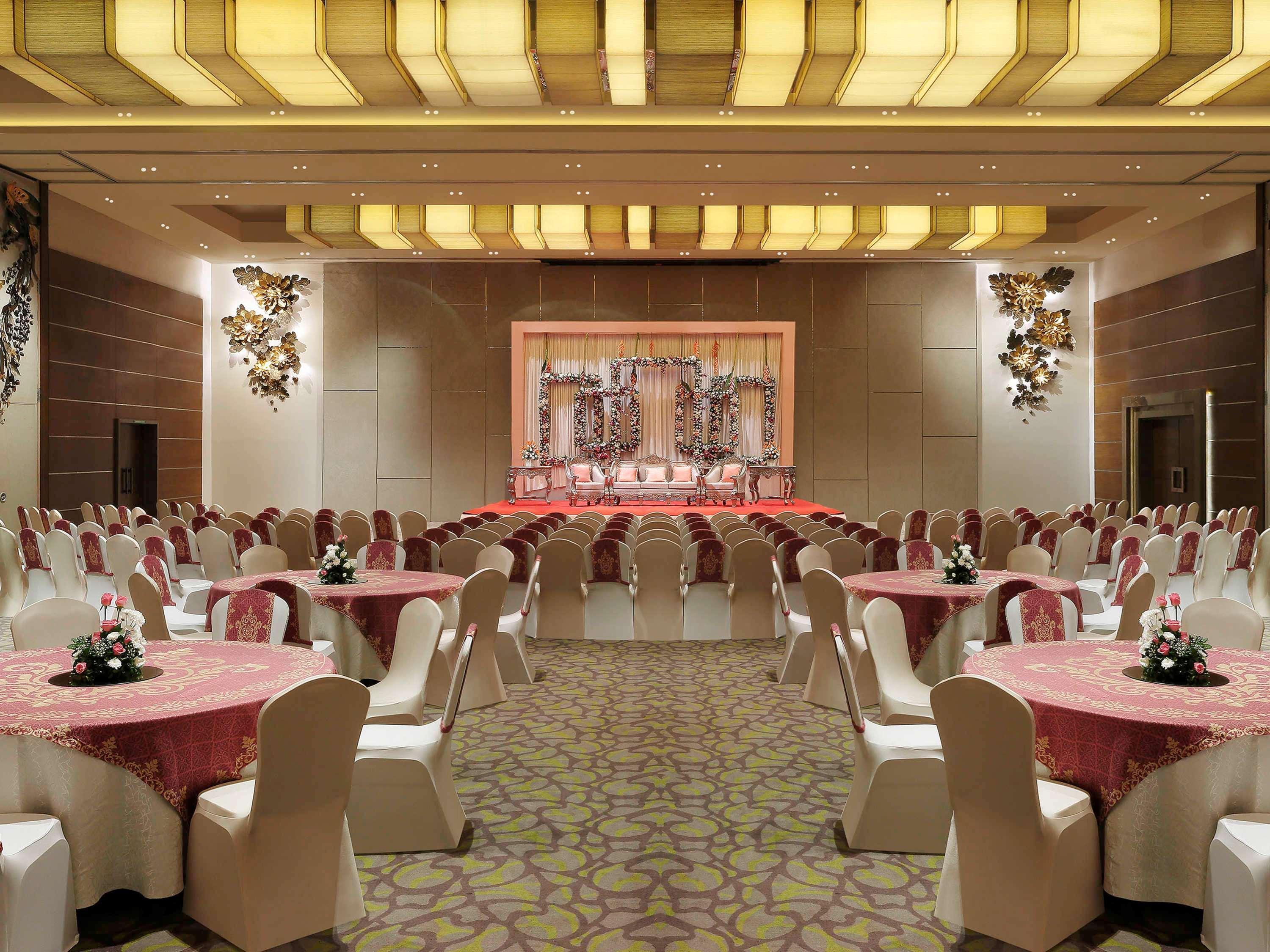 Grand Mercure Vadodara Surya Palace Bagian luar foto