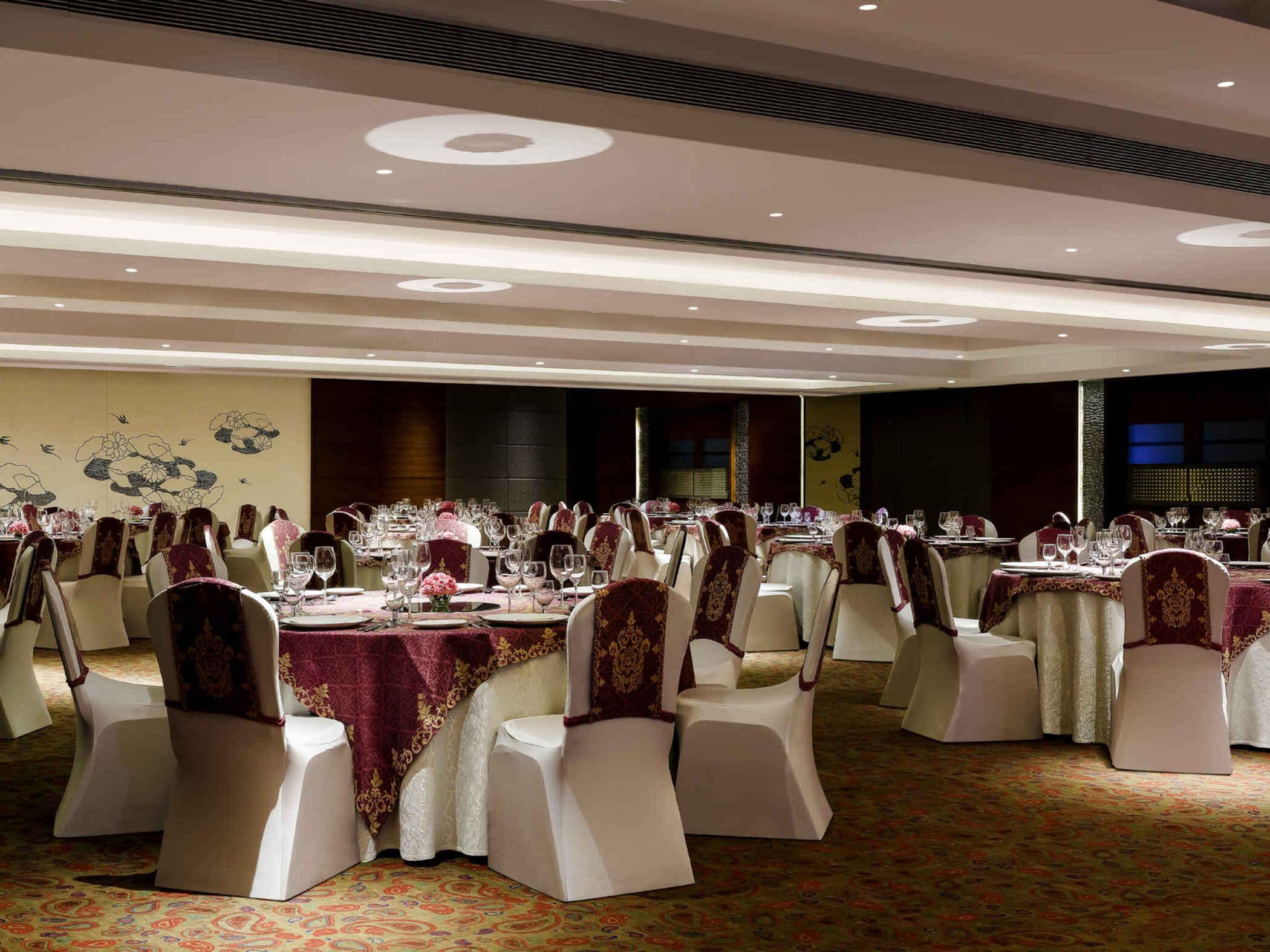 Grand Mercure Vadodara Surya Palace Bagian luar foto