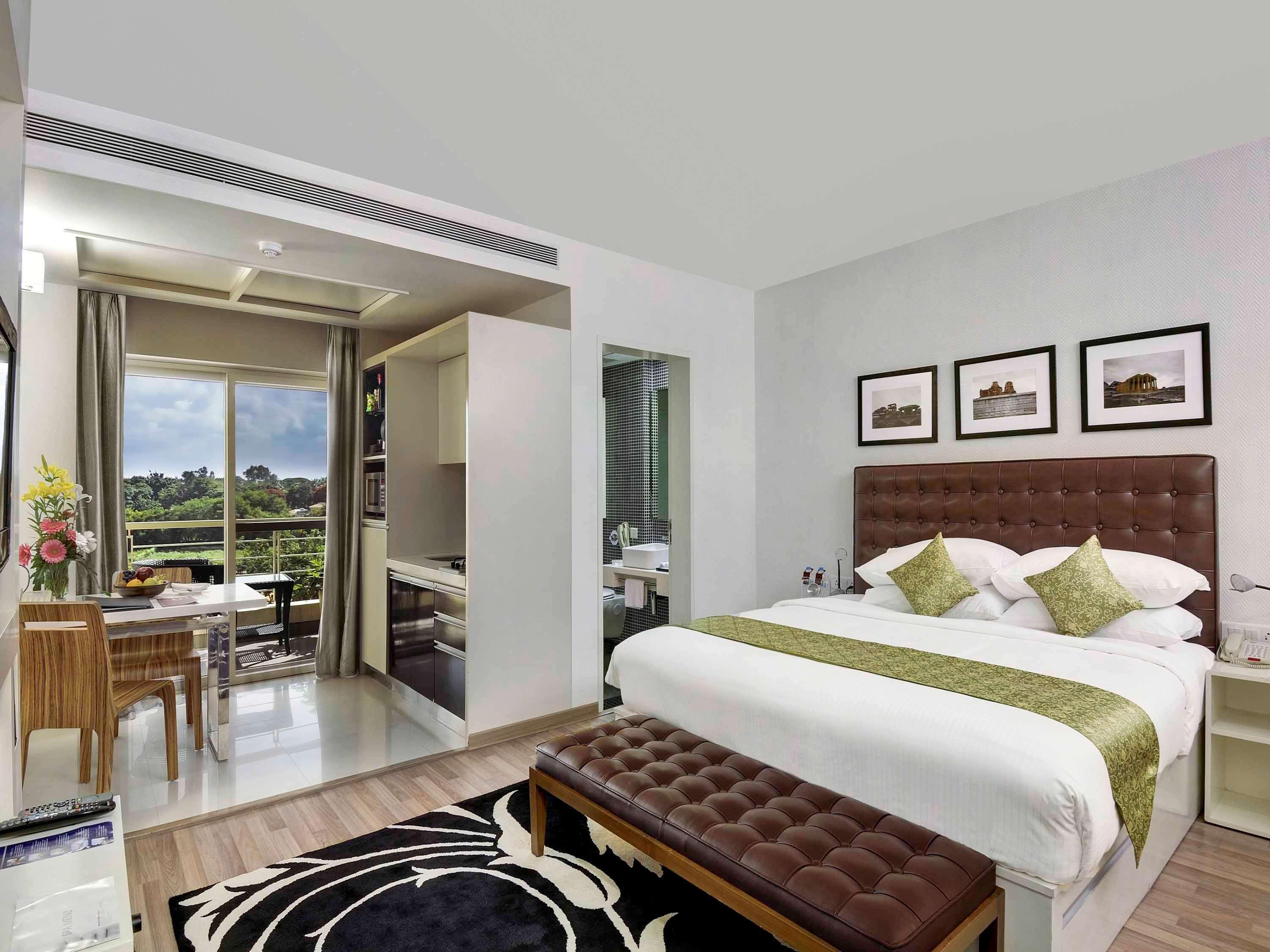 Grand Mercure Vadodara Surya Palace Bagian luar foto