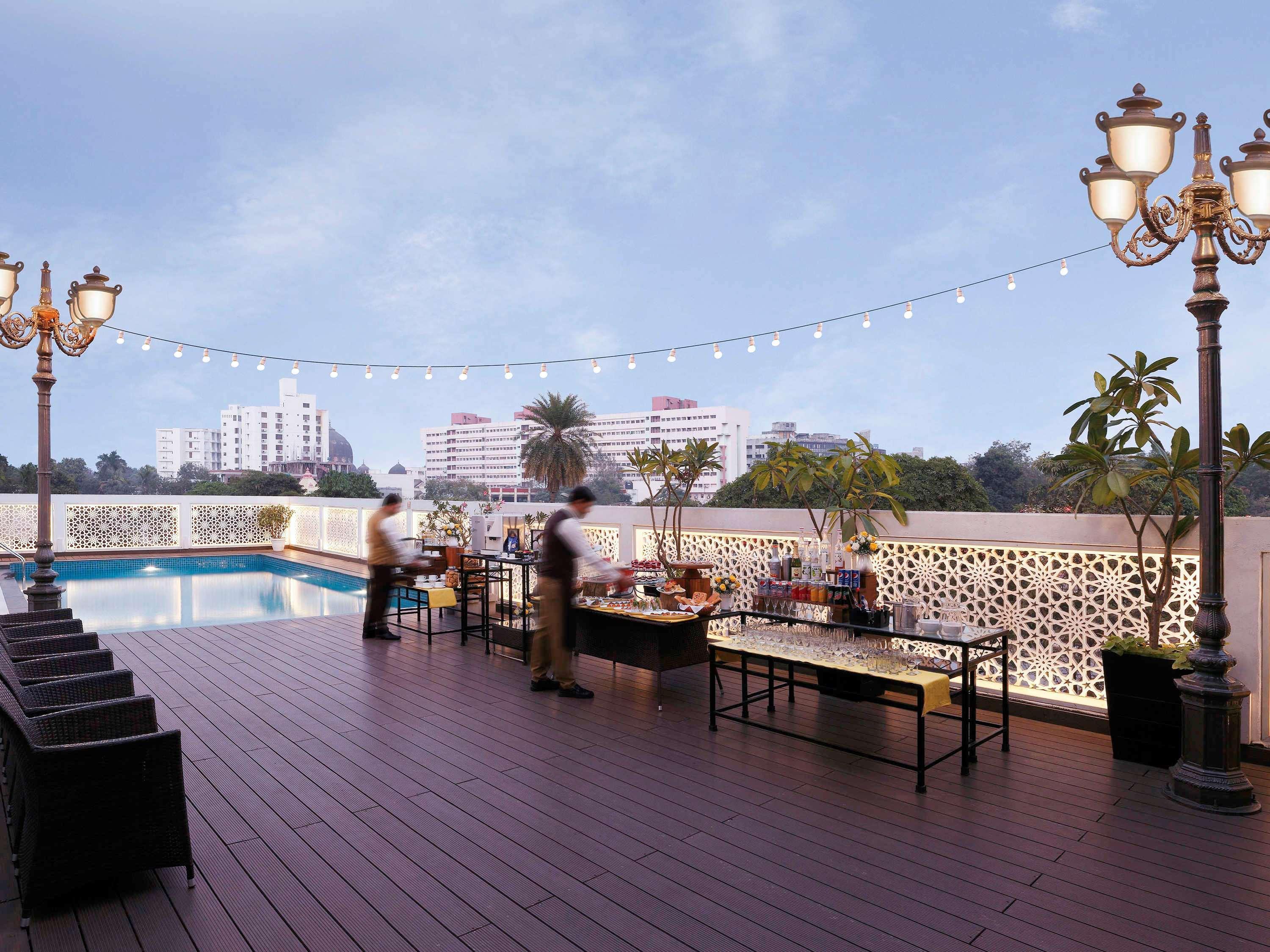 Grand Mercure Vadodara Surya Palace Bagian luar foto