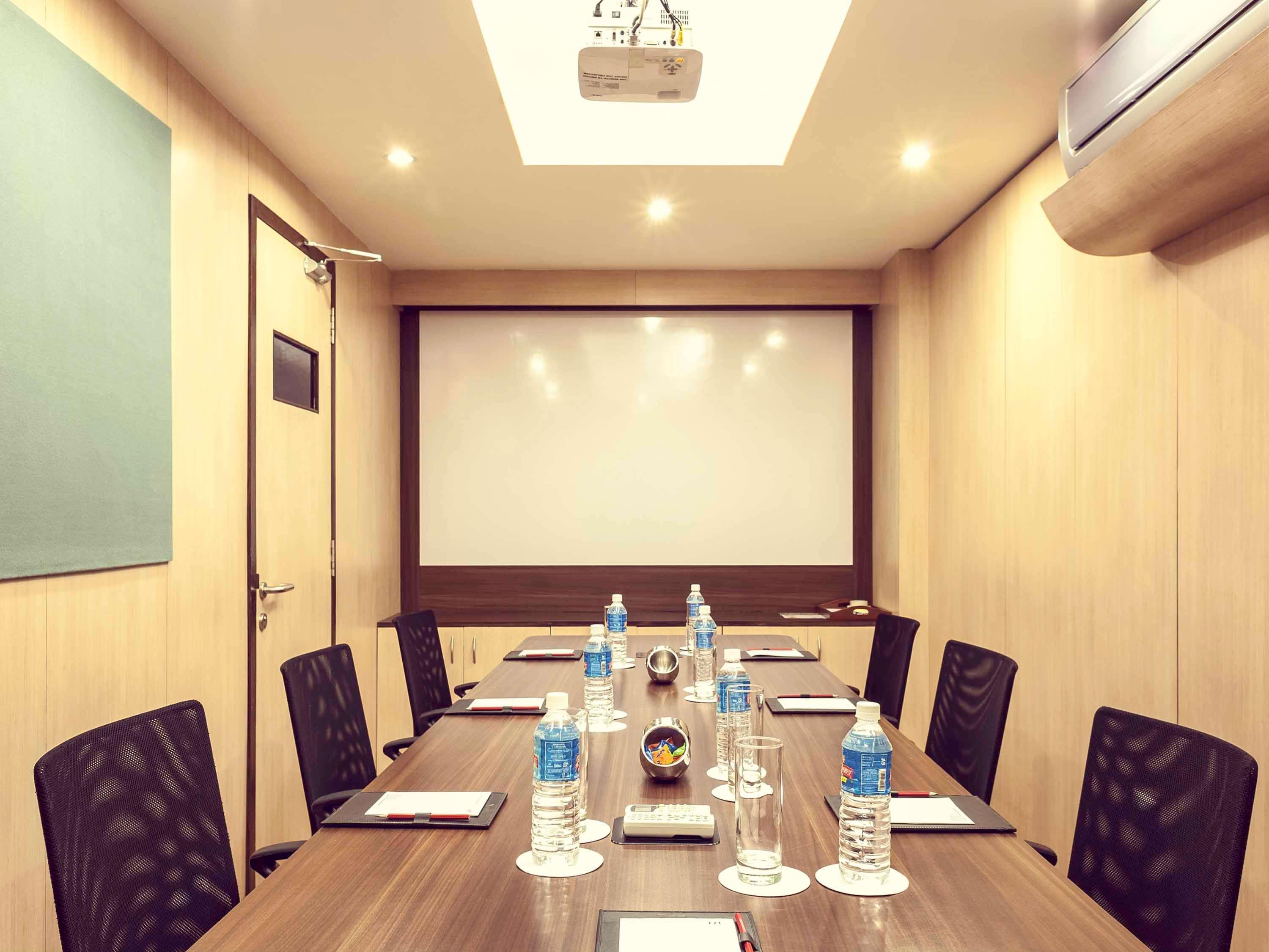Grand Mercure Vadodara Surya Palace Bagian luar foto