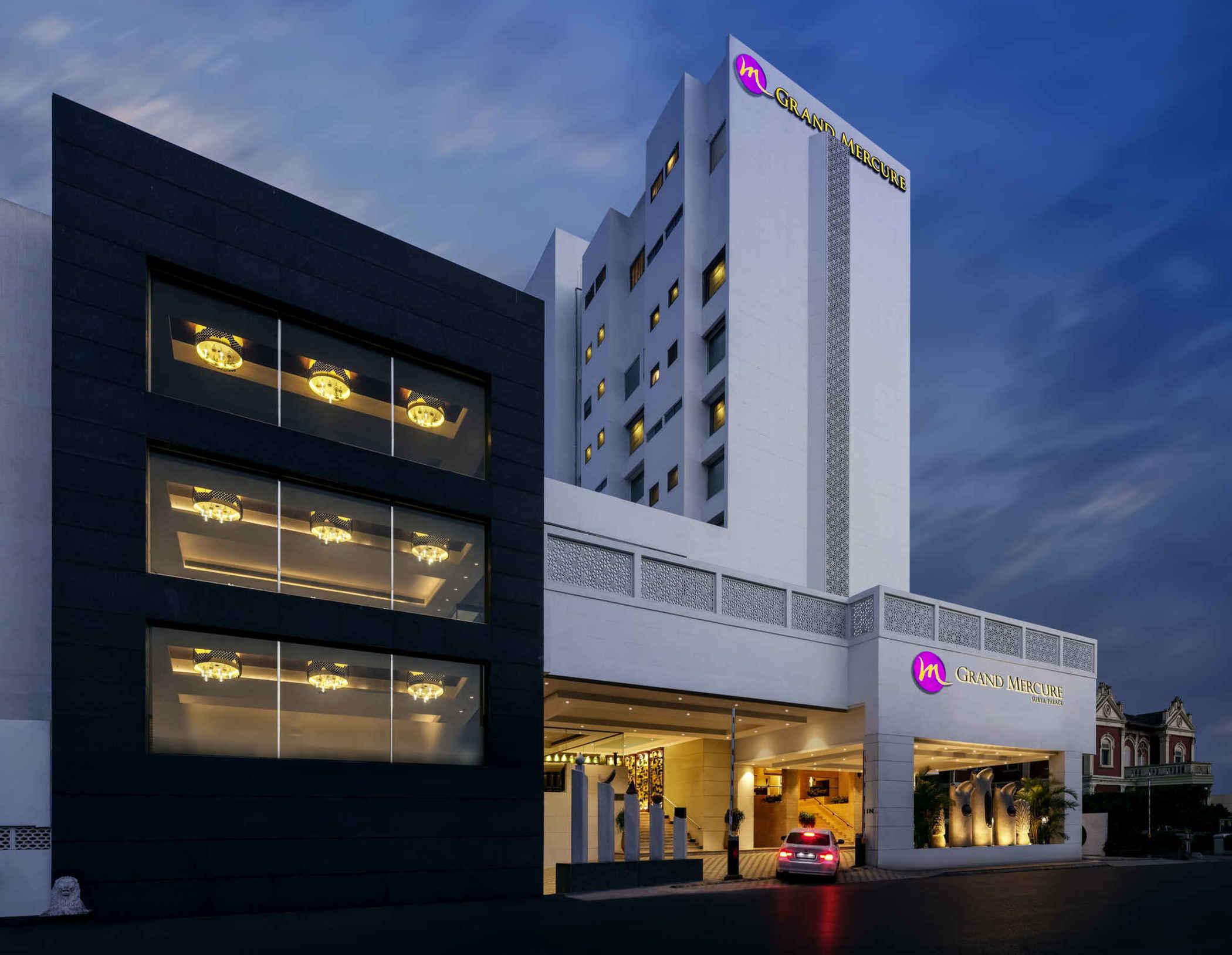 Grand Mercure Vadodara Surya Palace Bagian luar foto