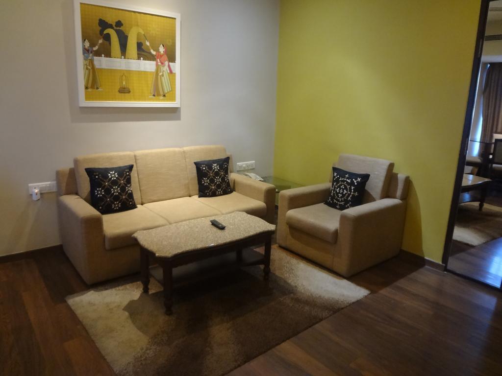 Grand Mercure Vadodara Surya Palace Bagian luar foto