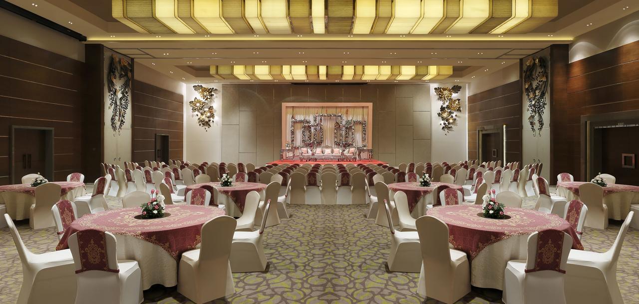 Grand Mercure Vadodara Surya Palace Bagian luar foto