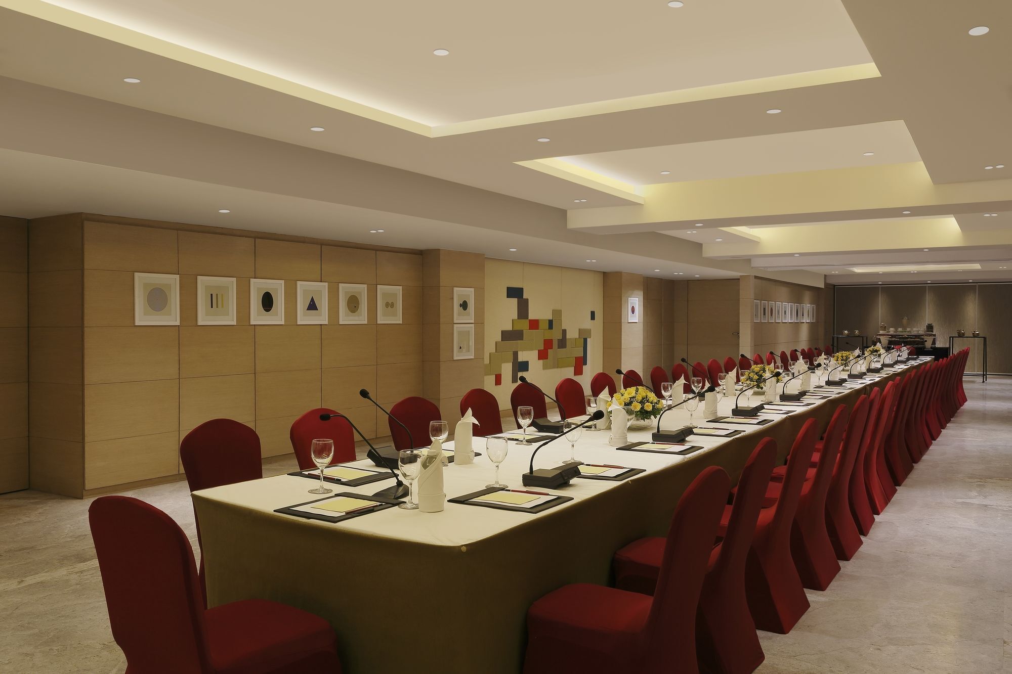 Grand Mercure Vadodara Surya Palace Bagian luar foto