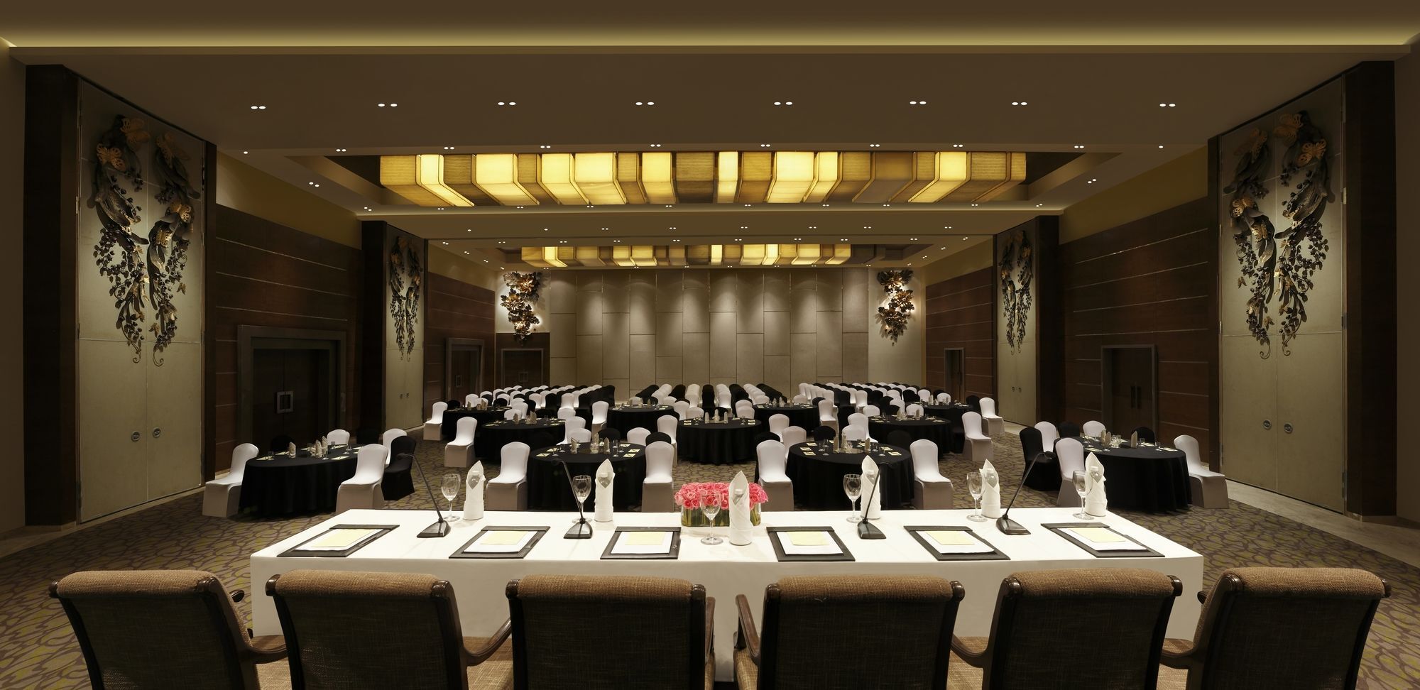 Grand Mercure Vadodara Surya Palace Bagian luar foto